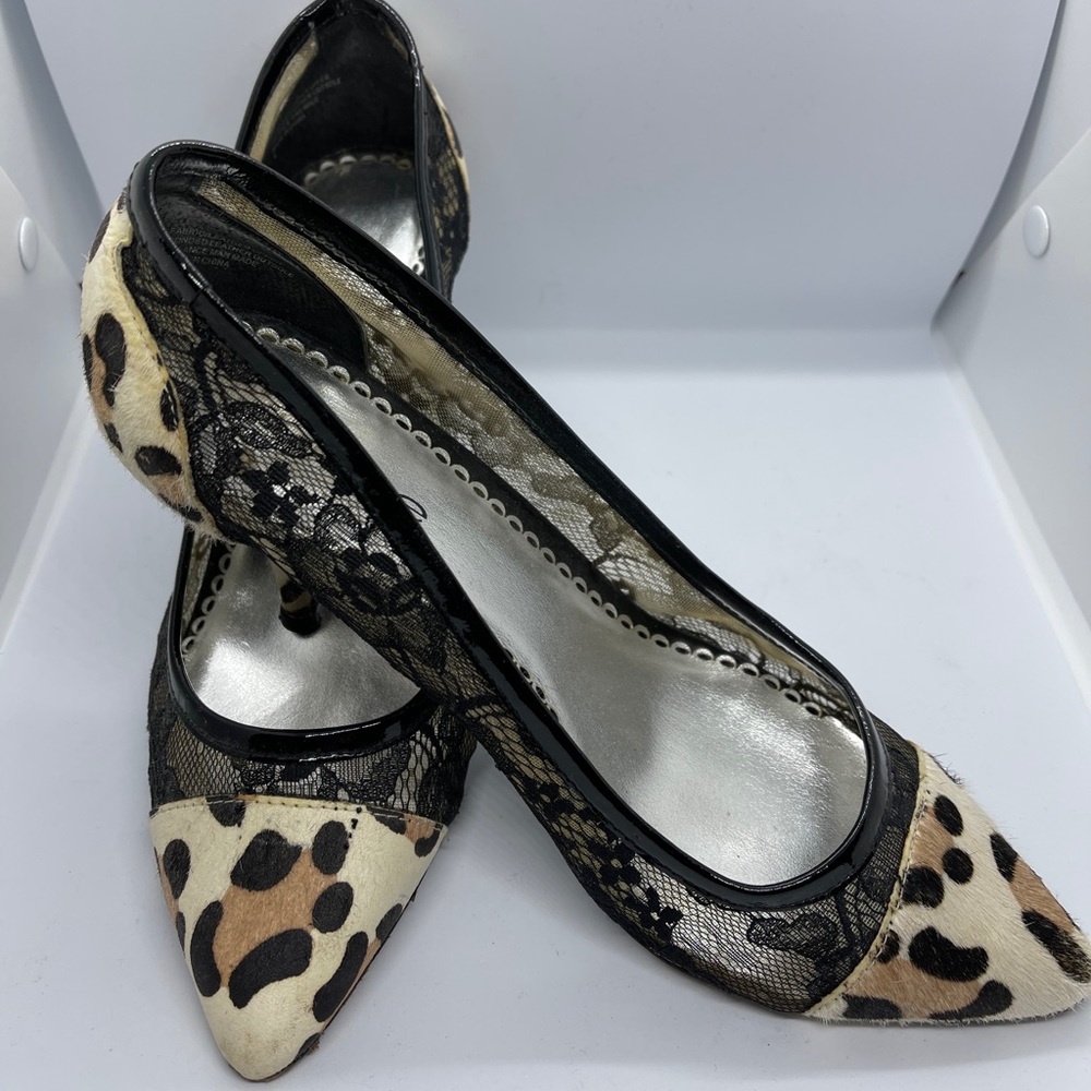 Bebe Sz 8 Leopard Leather and mesh two inch heels